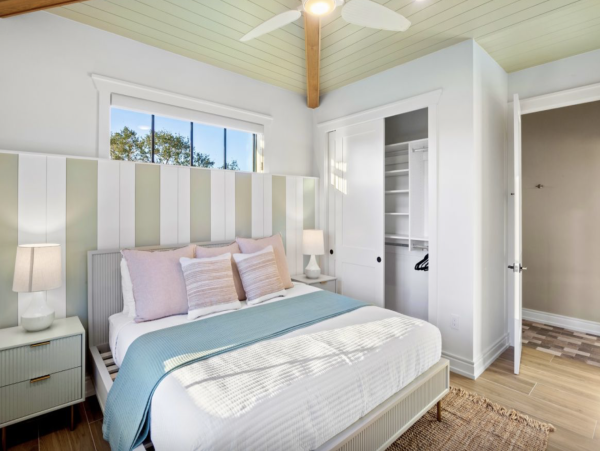 Custom Luxury Home 7 minute walk to beach and South Village